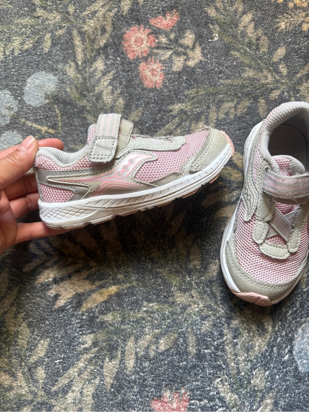 Saucony Kids  Light Pink and Gray Hook-and-Loop Sneakers